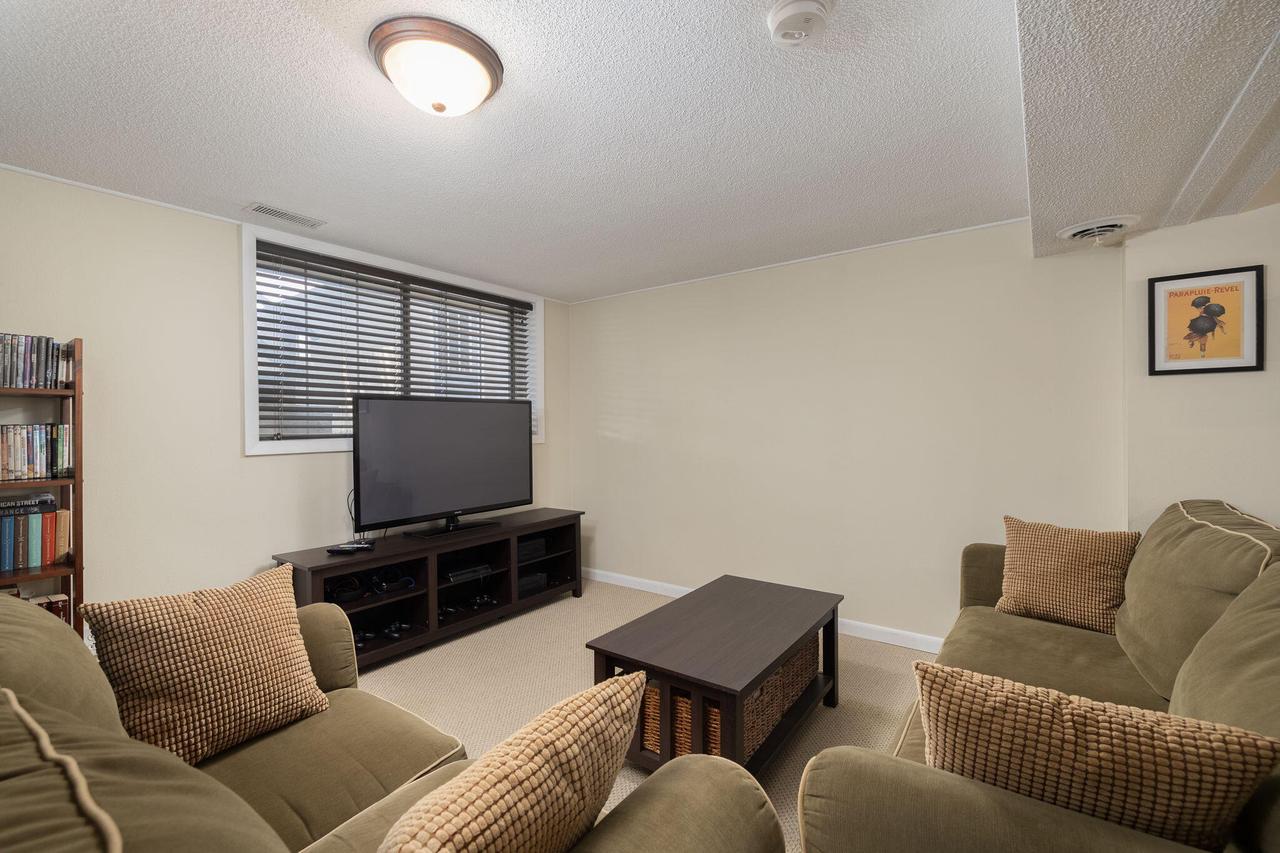 221 16th AVENUE NORTH North