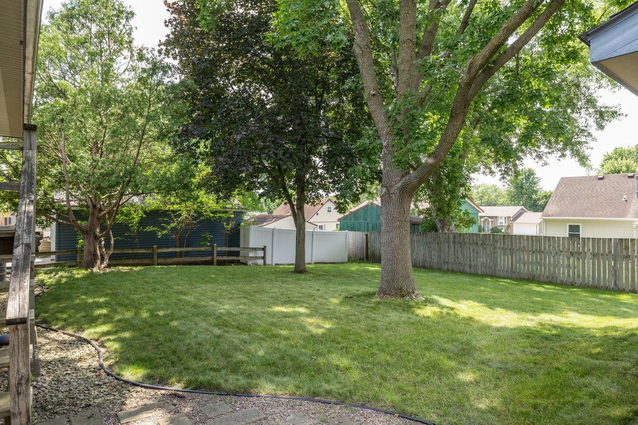 221 16th AVENUE NORTH North