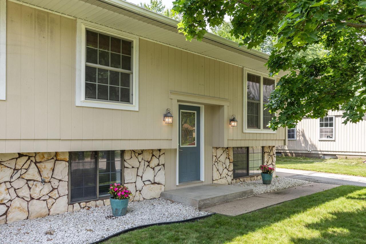 221 16th AVENUE NORTH North