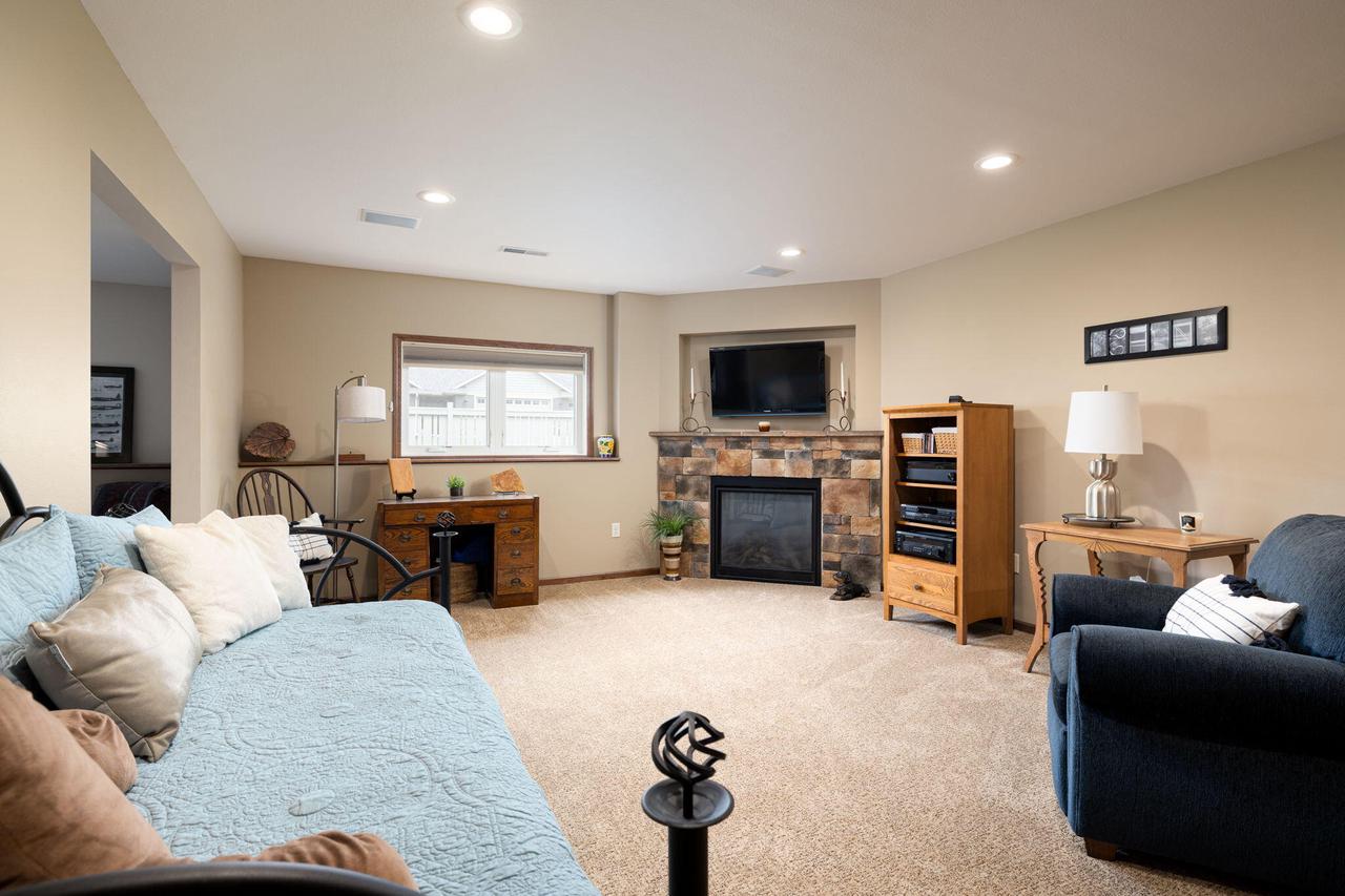 702 Oak Timber DRIVE