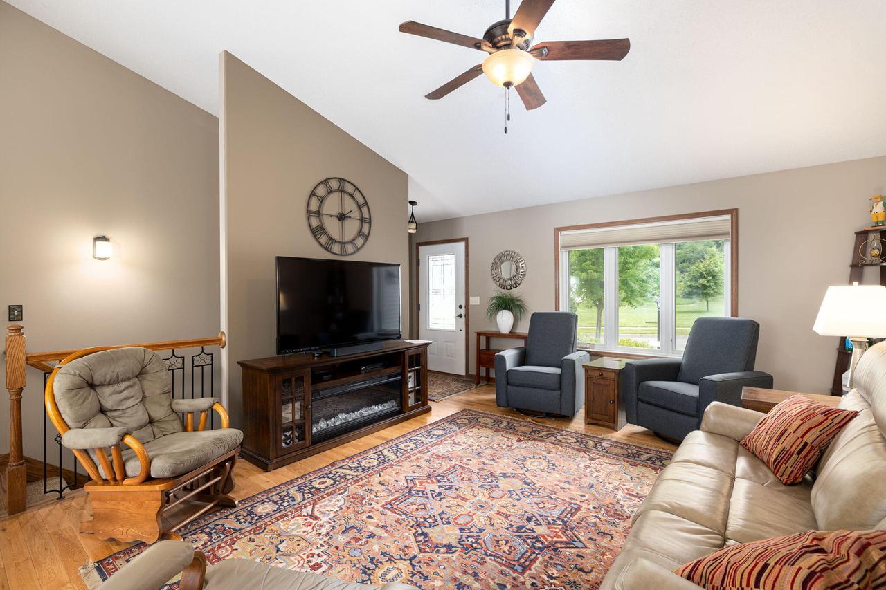 702 Oak Timber DRIVE