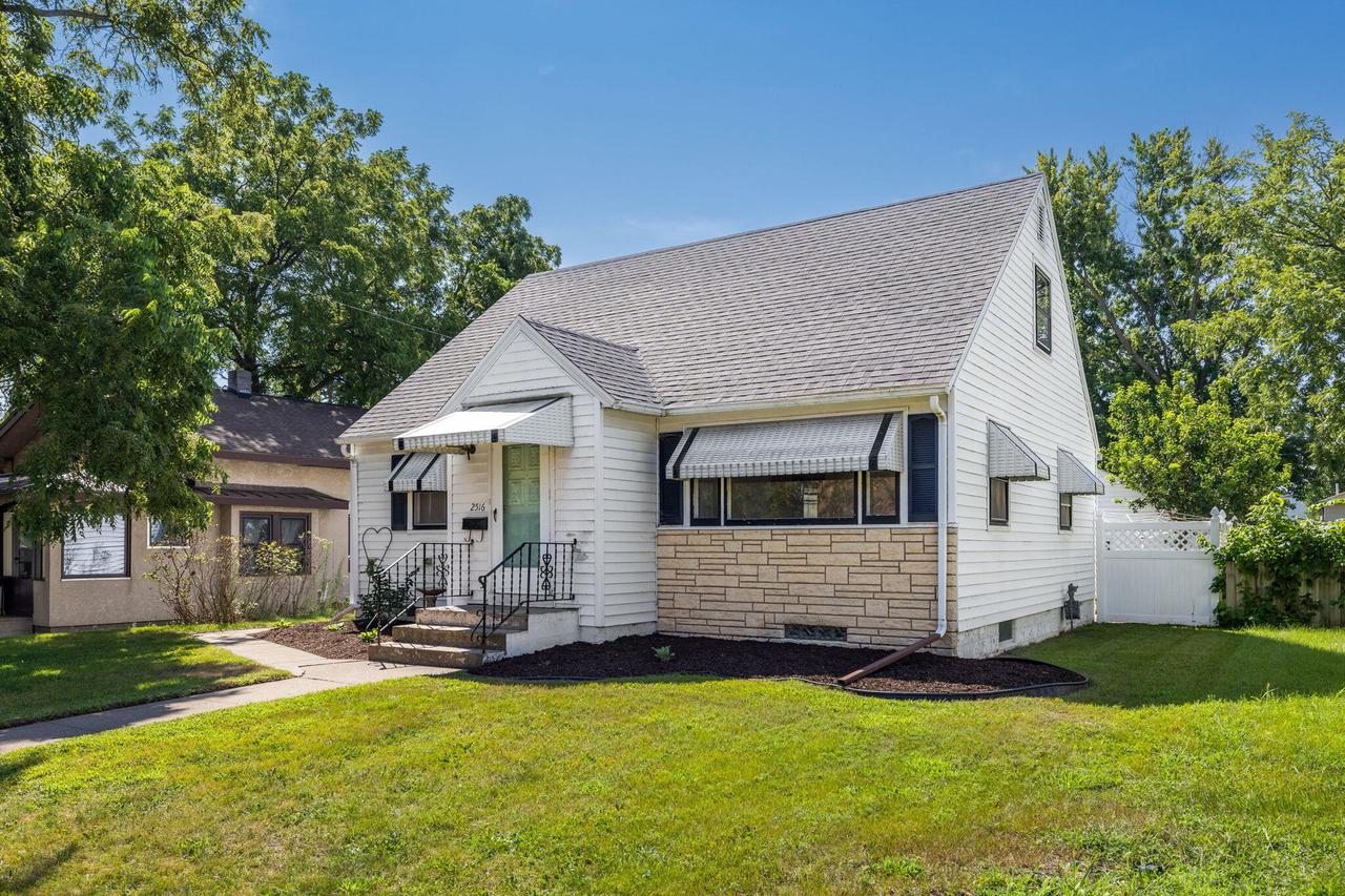 2516 Travis STREET