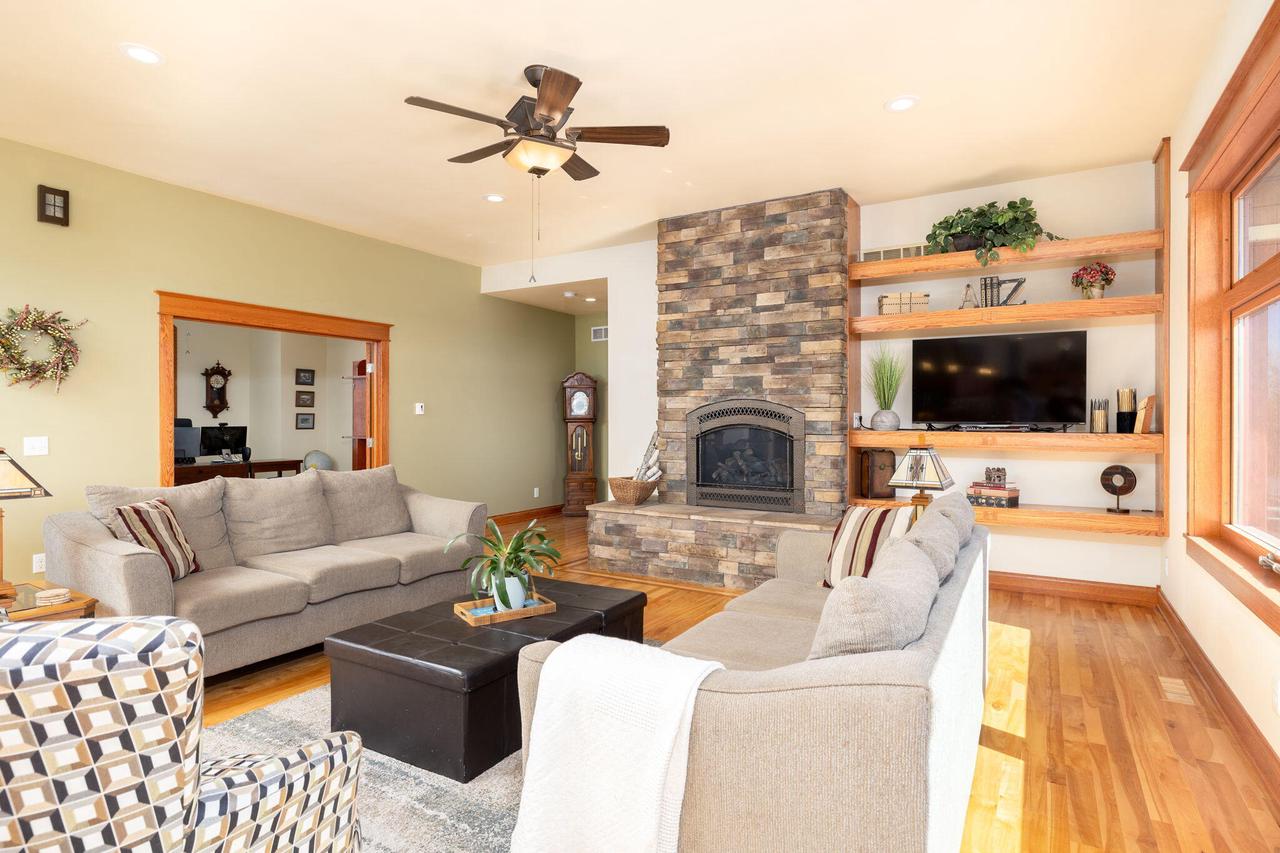 W10083 View LANE NORTH North