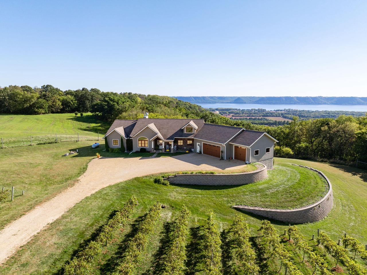 W10083 View LANE NORTH North