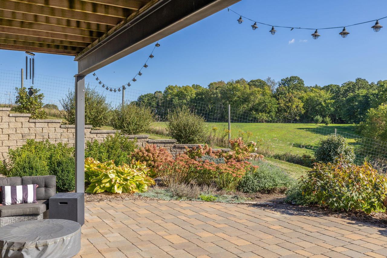 W10083 View LANE NORTH North