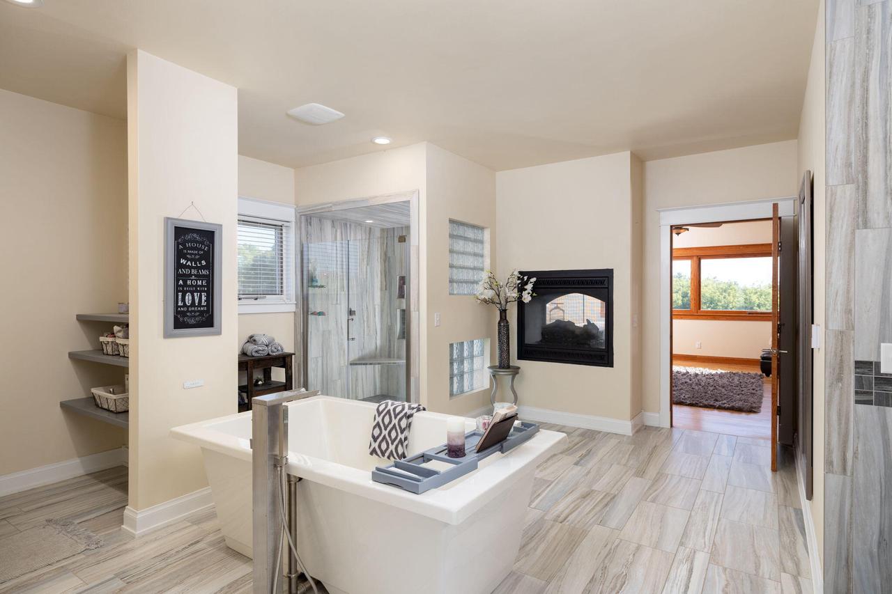 W10083 View LANE NORTH North