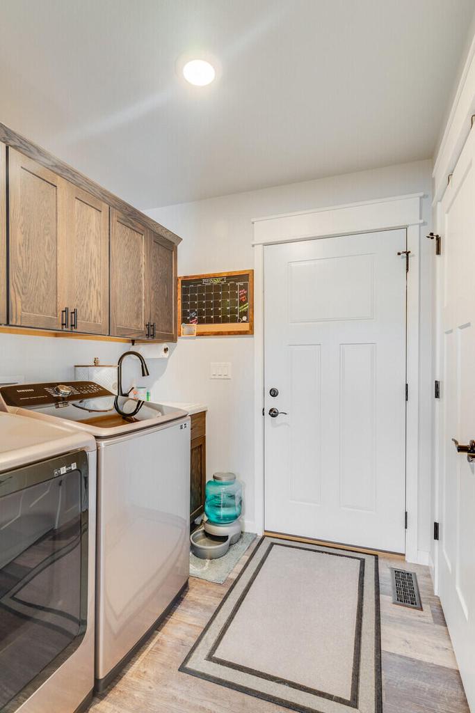 205 Tom Anderson STREET