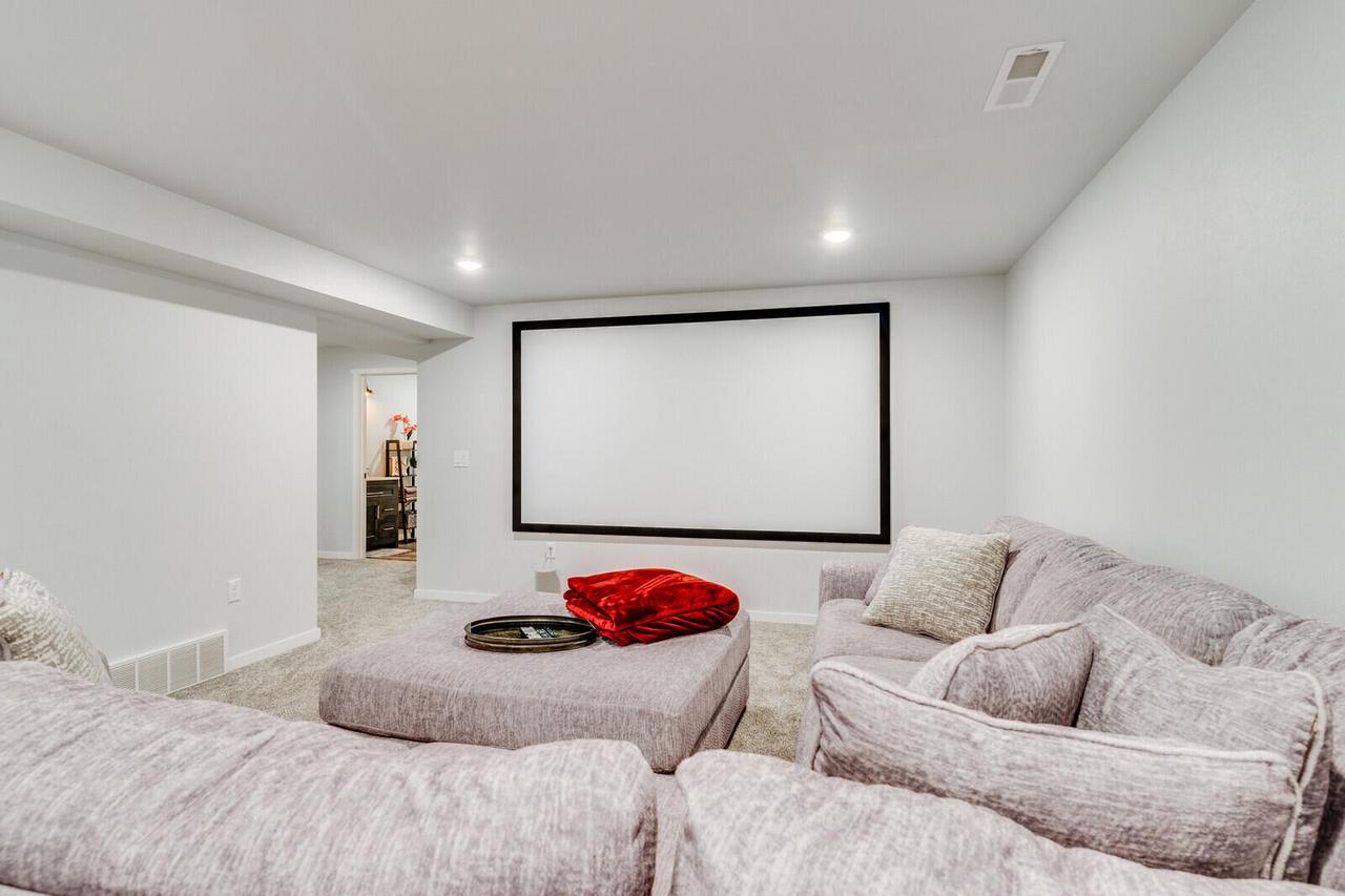 205 Tom Anderson STREET