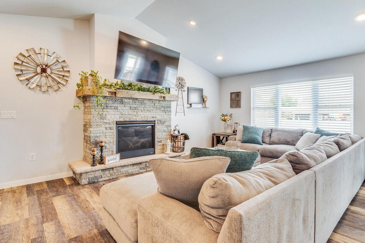 205 Tom Anderson STREET