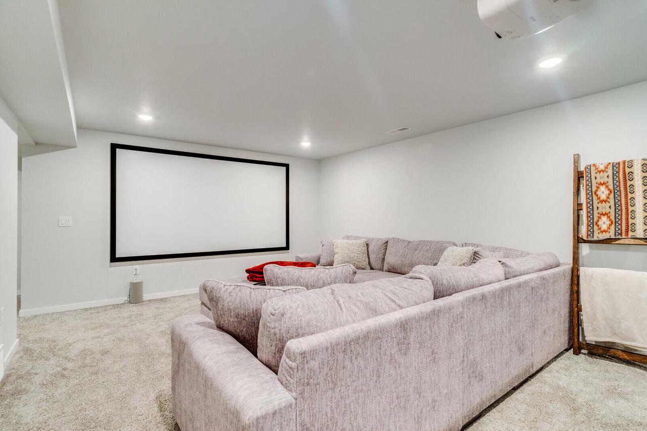 205 Tom Anderson STREET