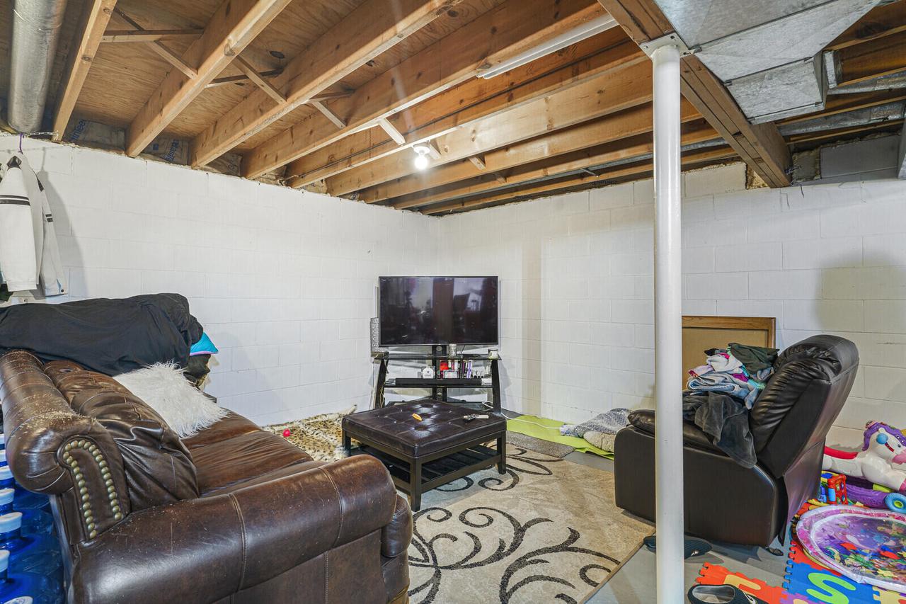 2916 Youngdale AVENUE