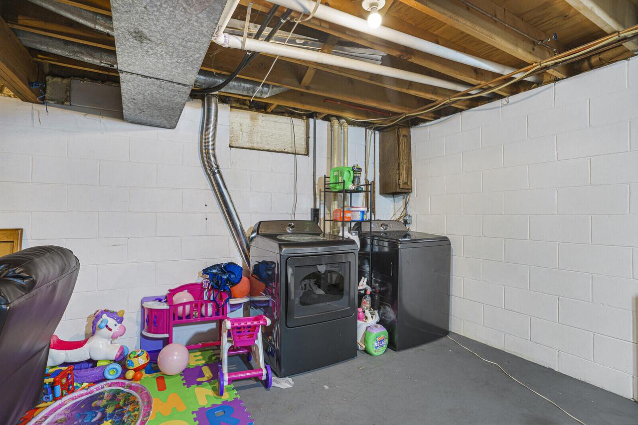 2916 Youngdale AVENUE