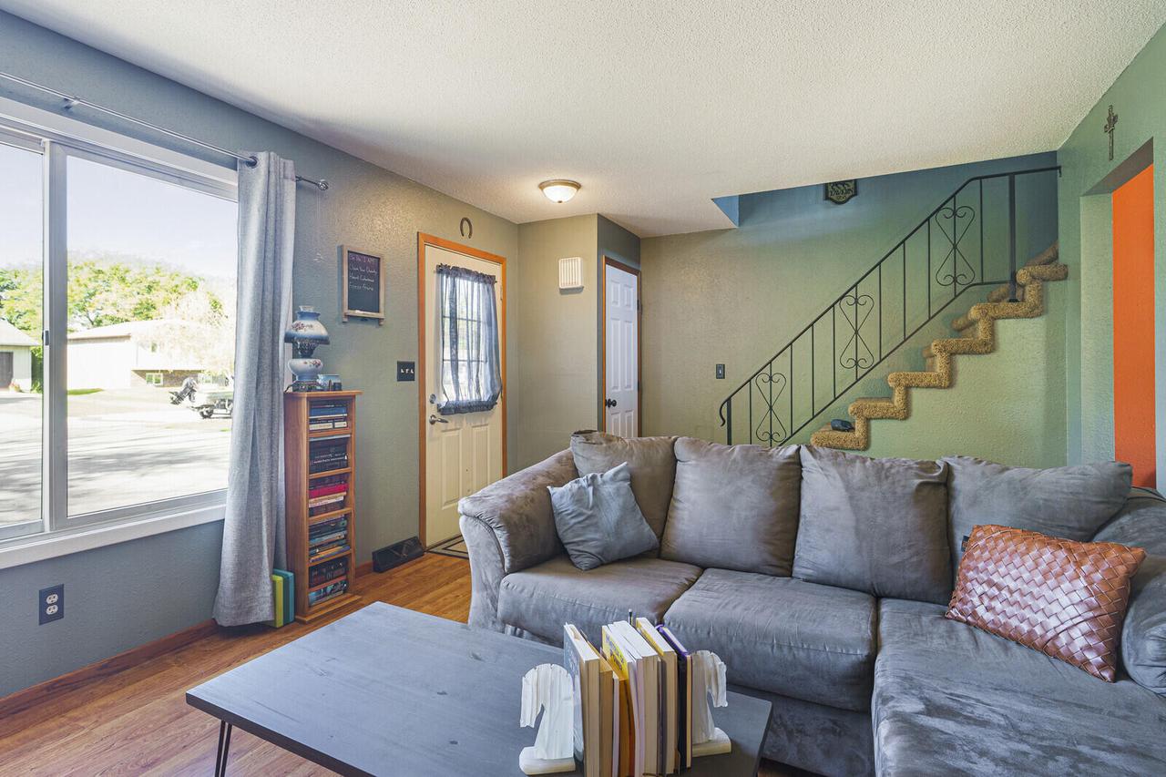 2916 Youngdale AVENUE