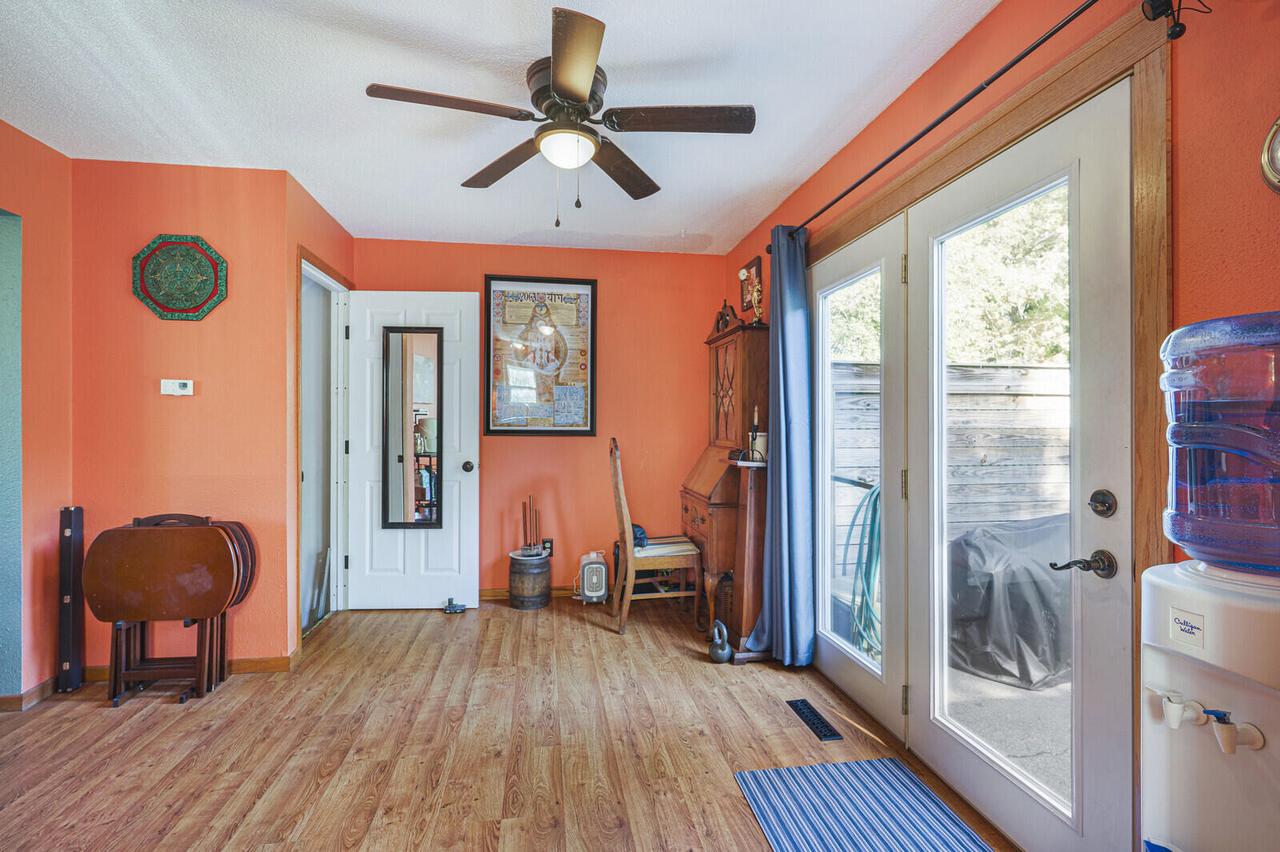 2916 Youngdale AVENUE