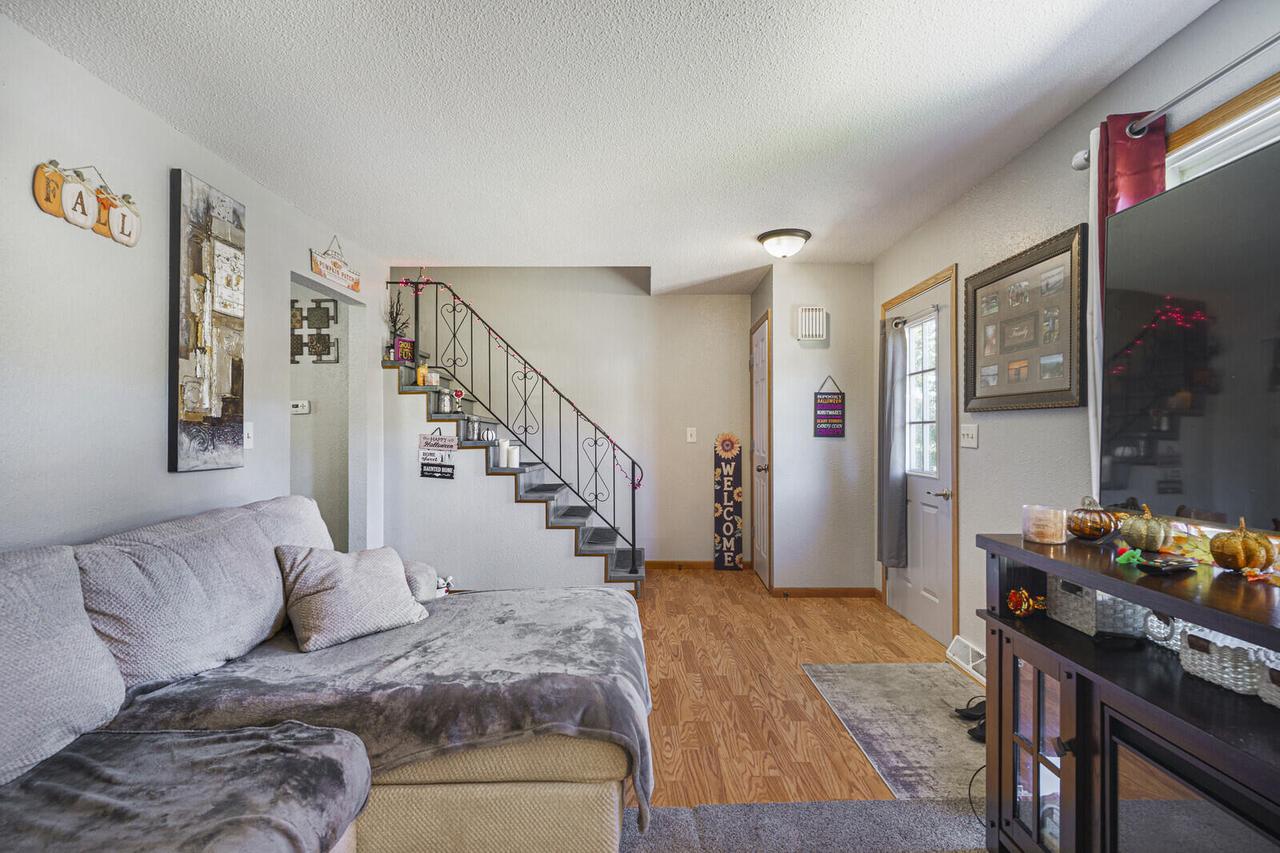 2916 Youngdale AVENUE