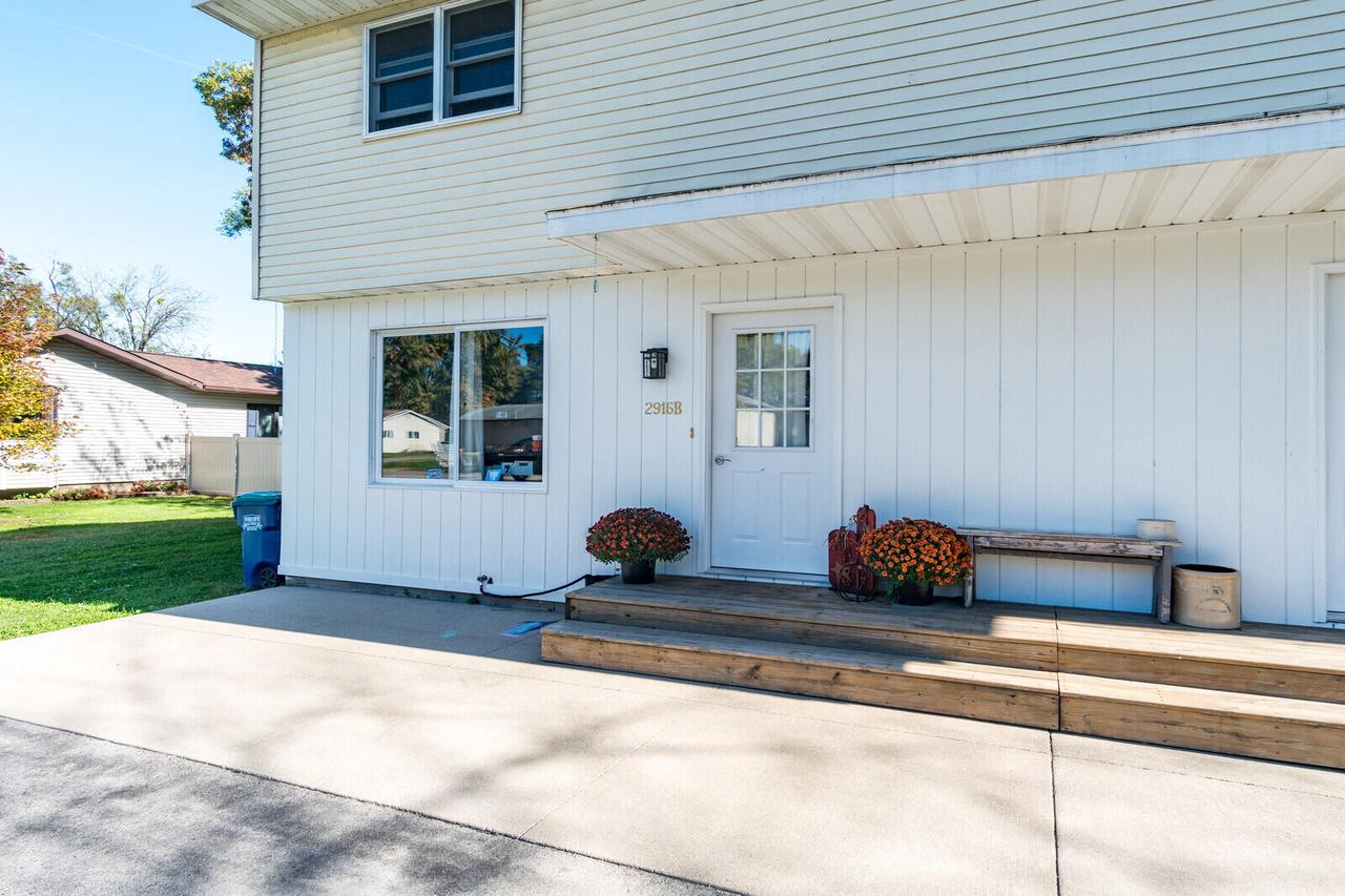 2916 Youngdale AVENUE