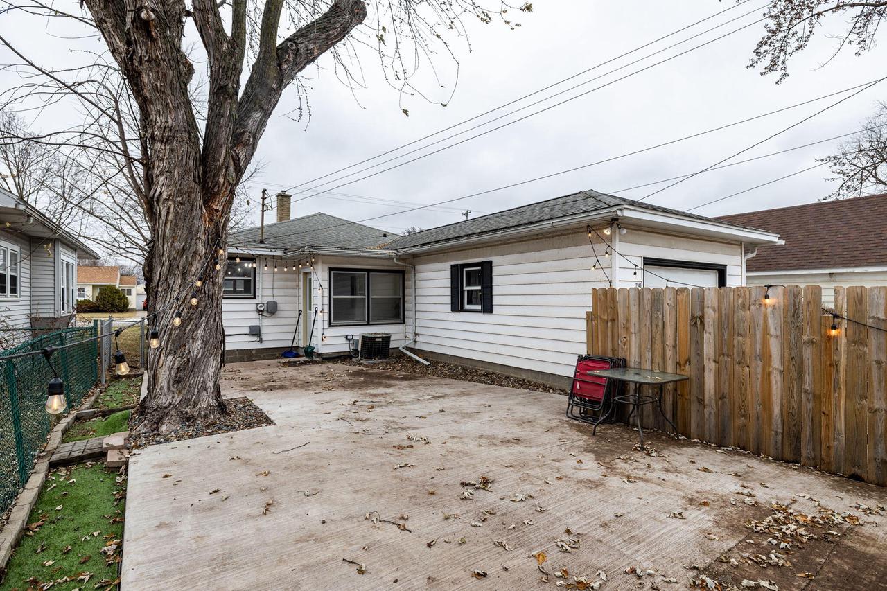 2140 Green Bay STREET