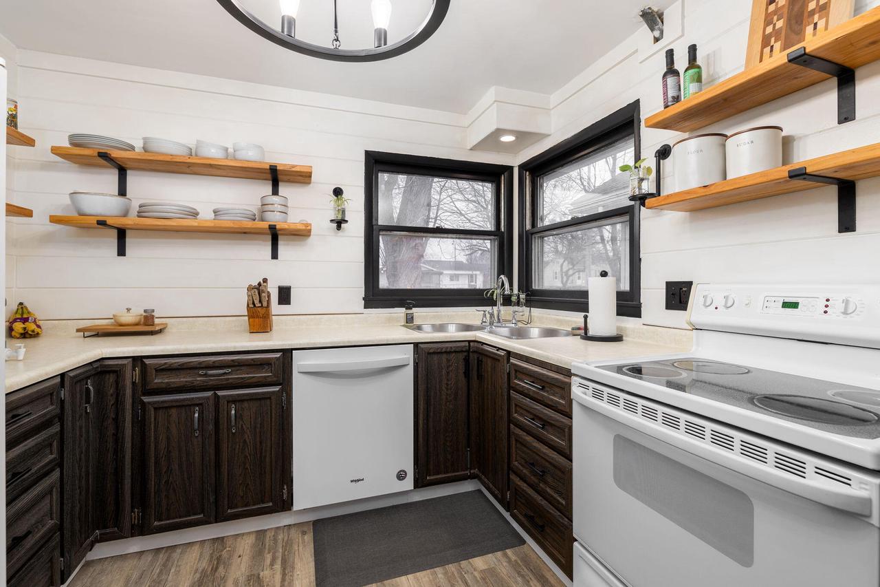 2140 Green Bay STREET