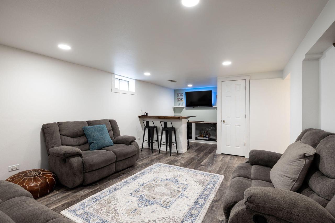 2140 Green Bay STREET