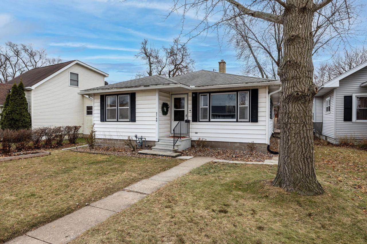 2140 Green Bay STREET