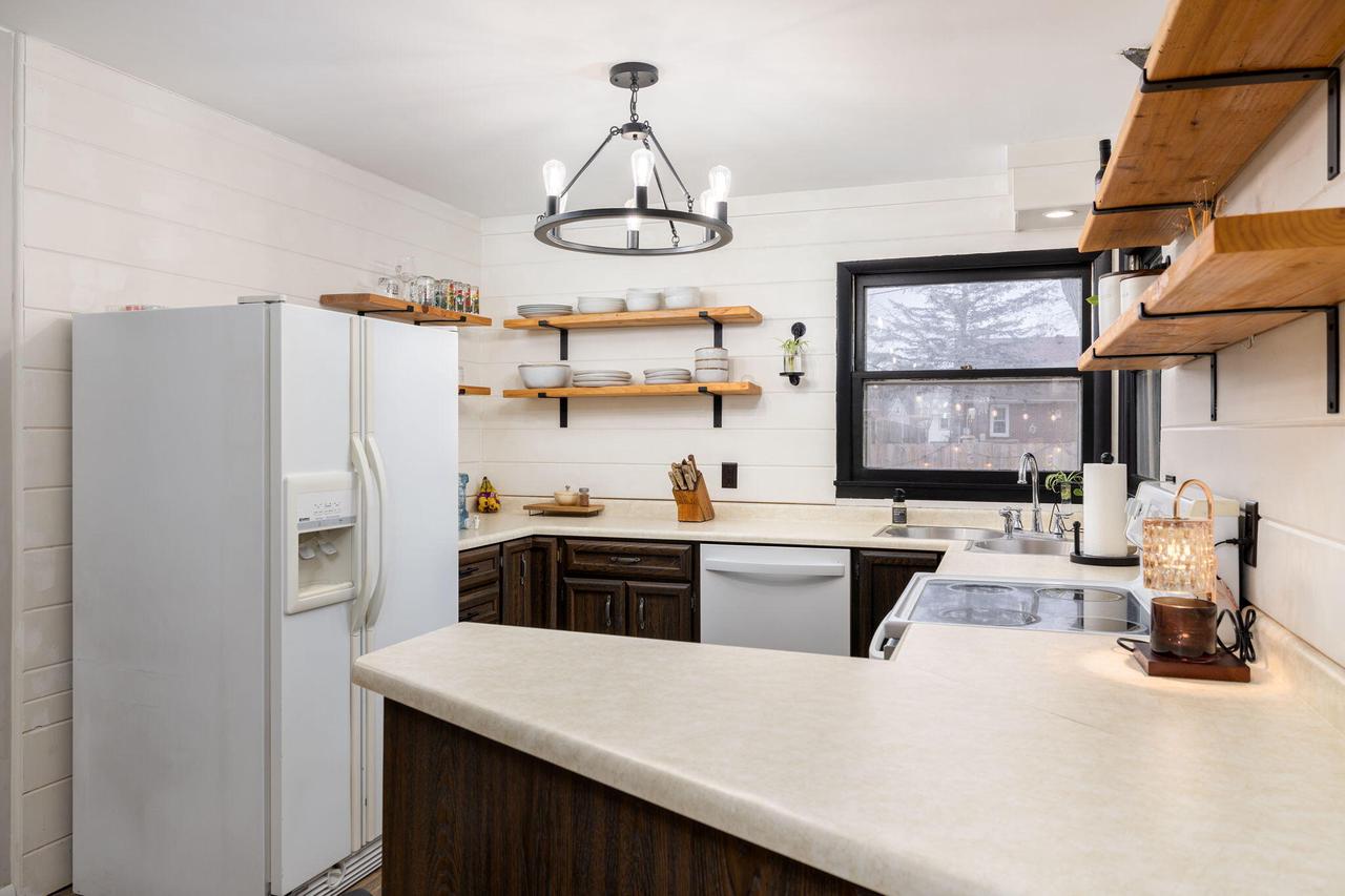 2140 Green Bay STREET