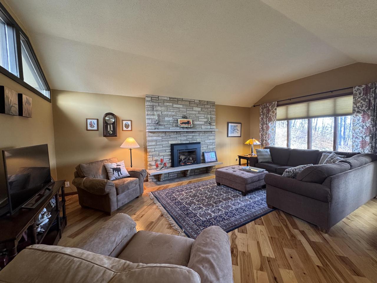 301 Hillview BOULEVARD