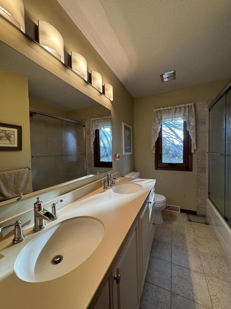 301 Hillview BOULEVARD