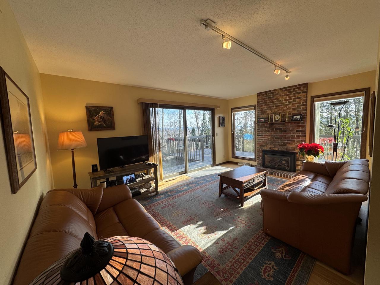 301 Hillview BOULEVARD