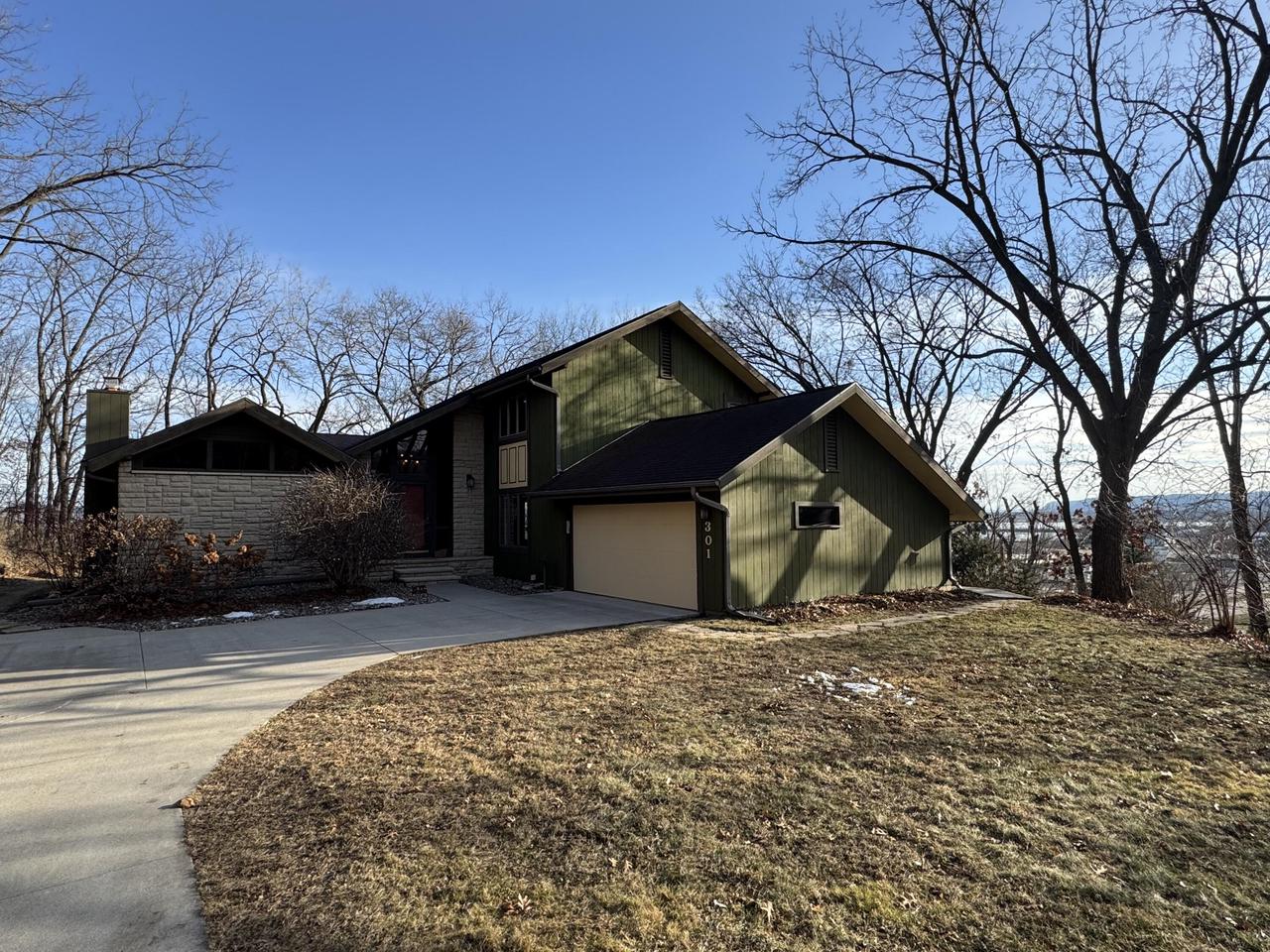 301 Hillview BOULEVARD