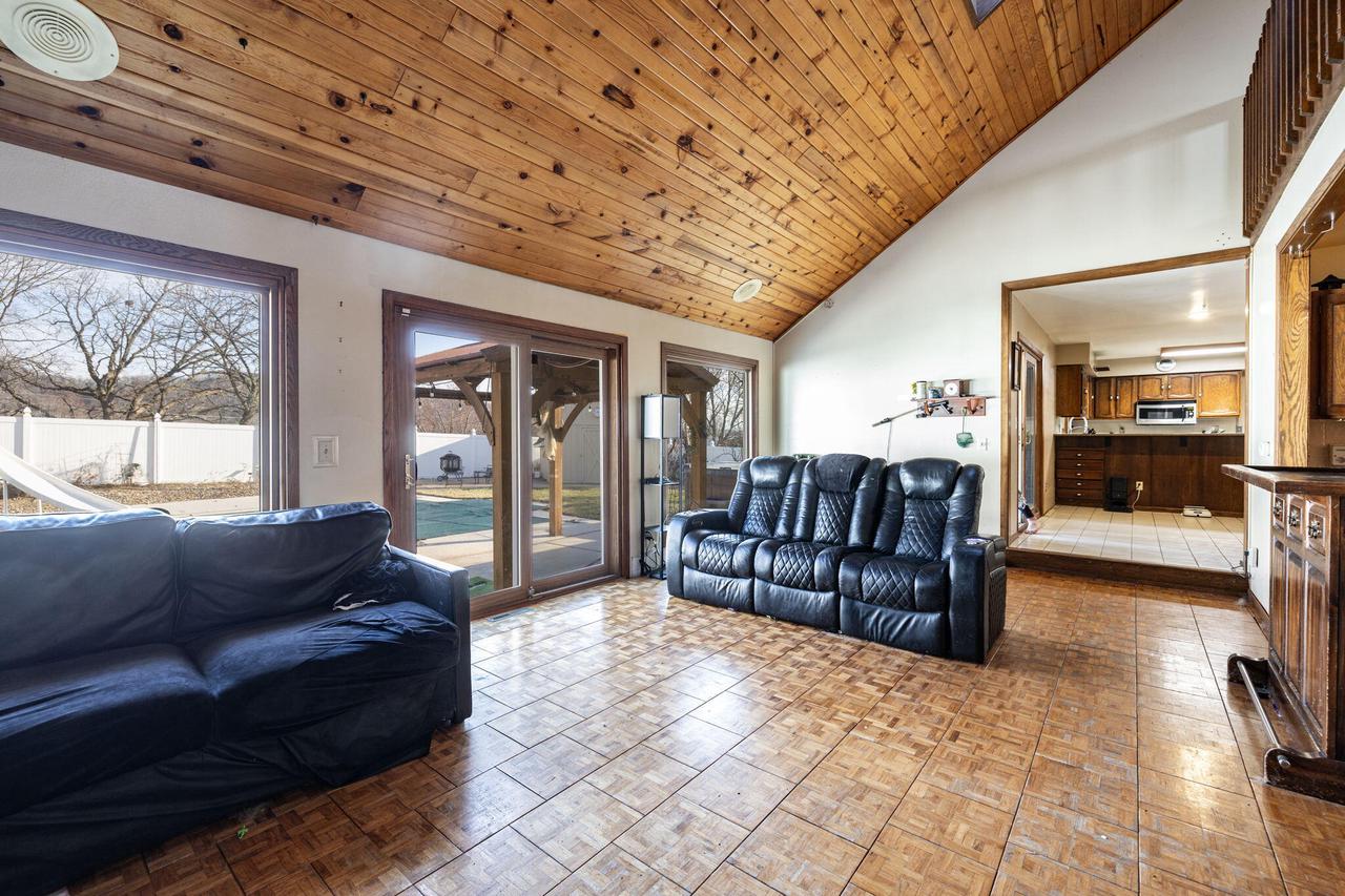 1112 Parkridge DRIVE