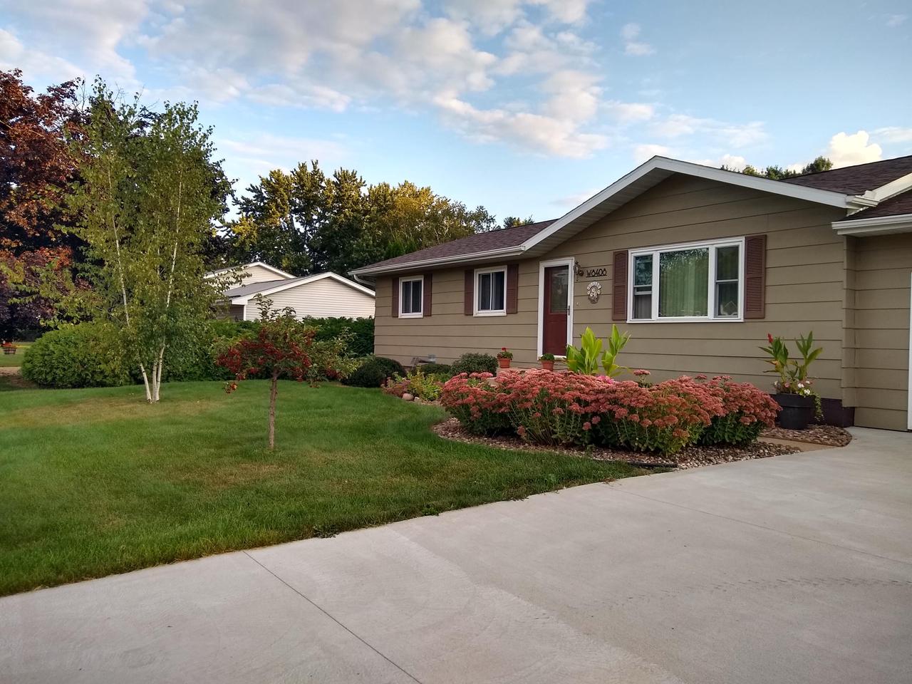 W8408 Woodview DRIVE