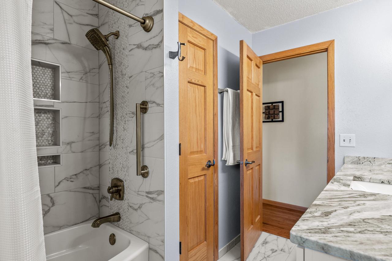 W8408 Woodview DRIVE