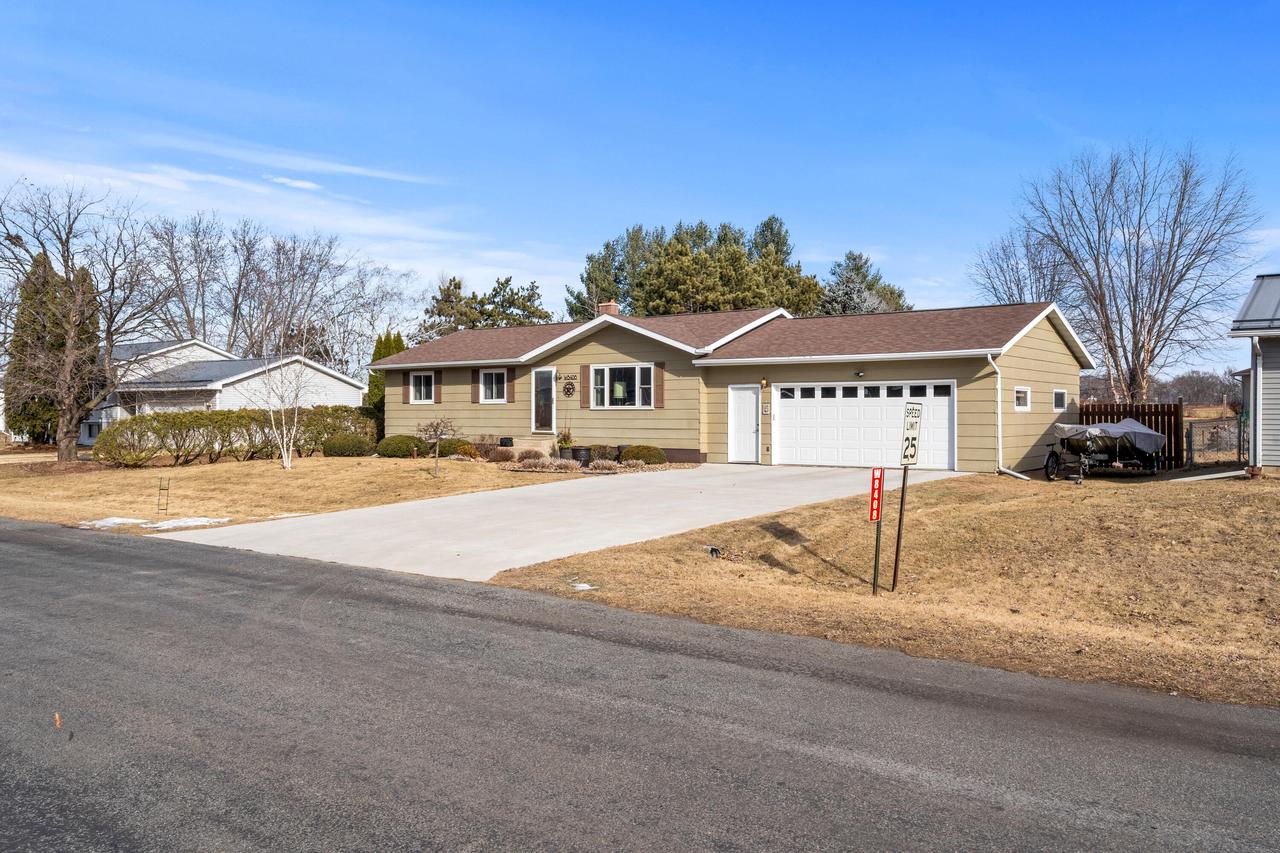 W8408 Woodview DRIVE