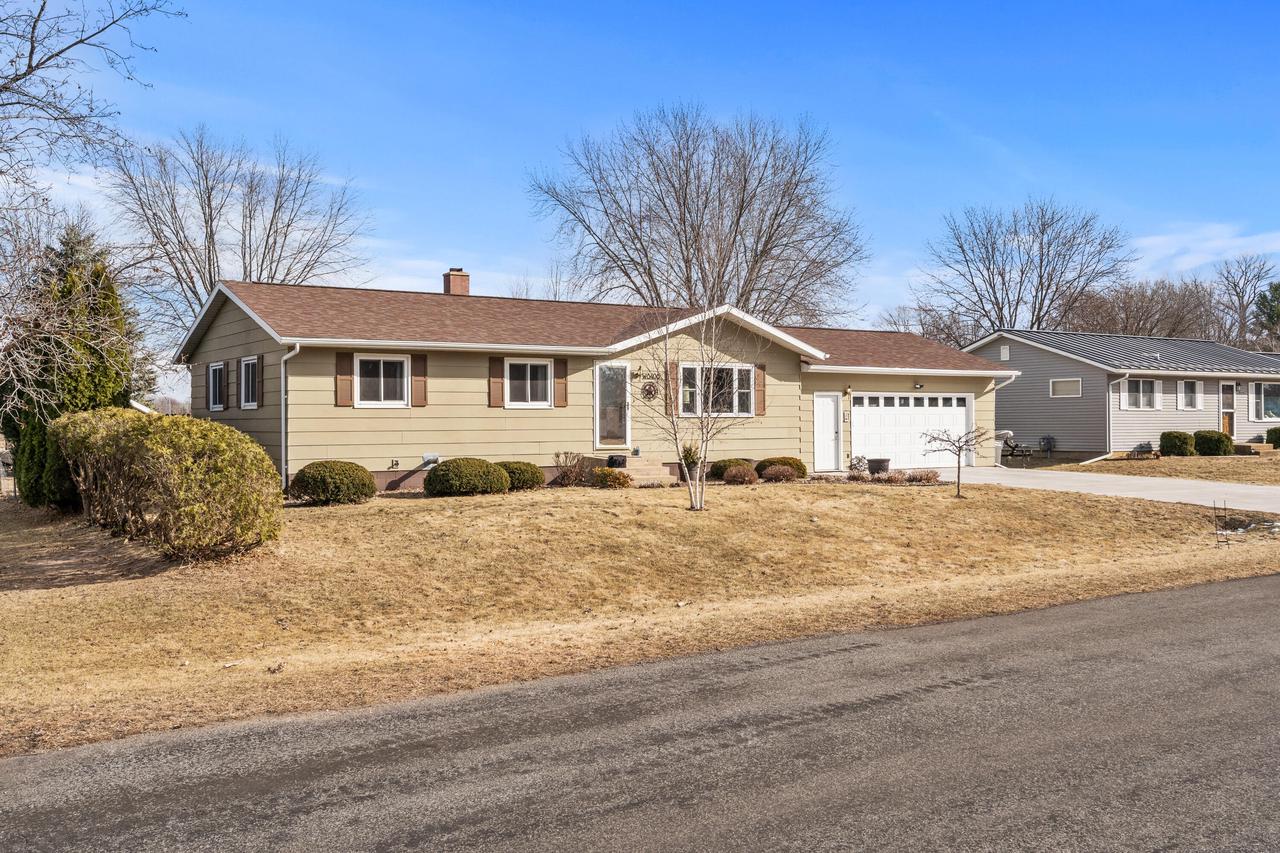 W8408 Woodview DRIVE