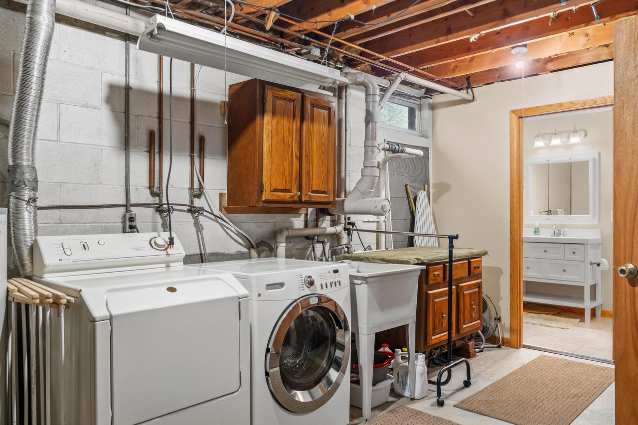 W8408 Woodview DRIVE