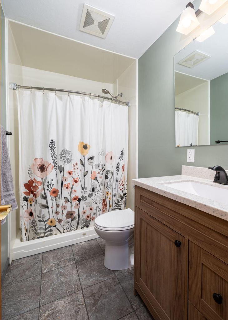 121 4th AVENUE NORTH North