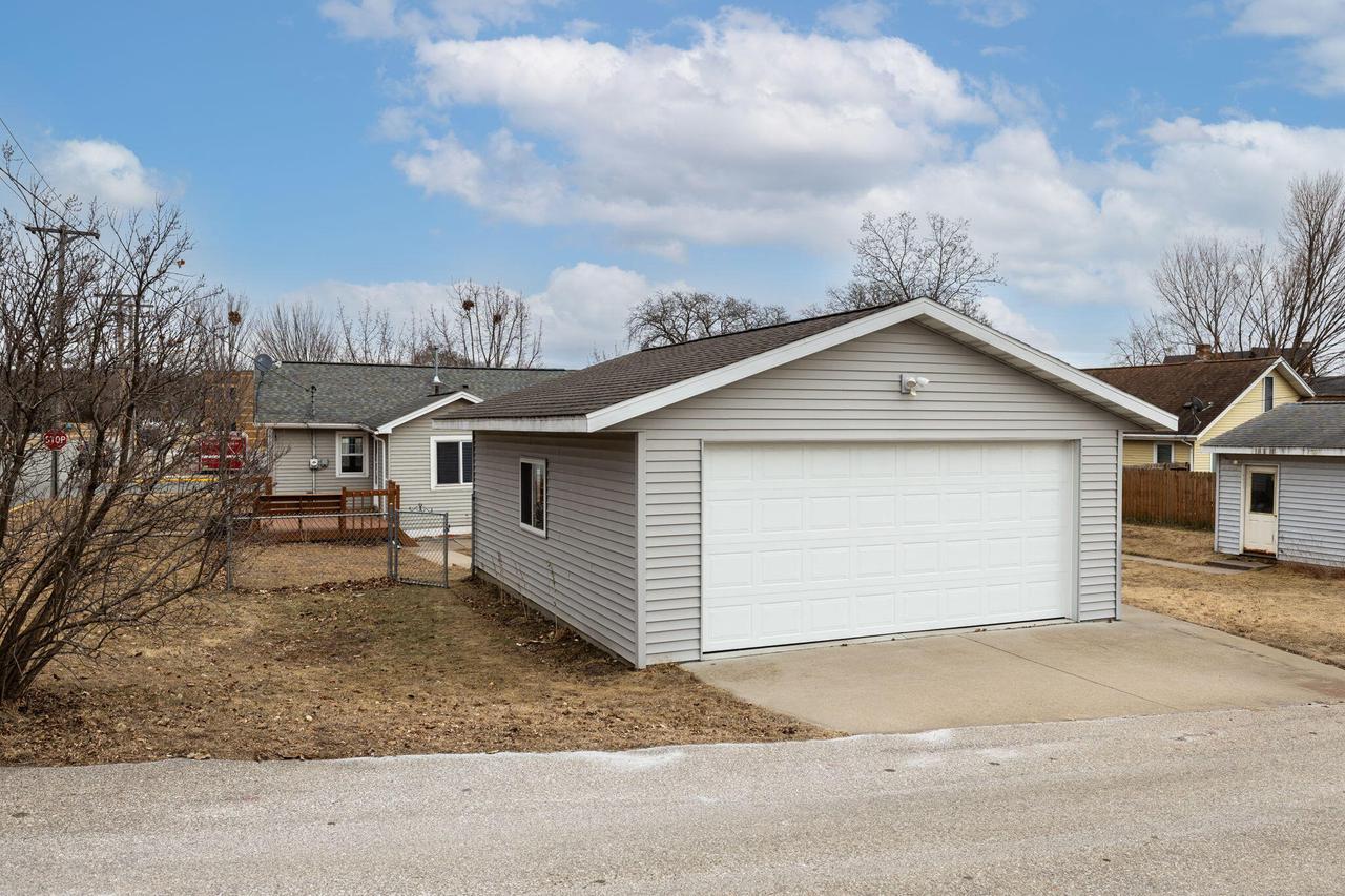 121 4th AVENUE NORTH North