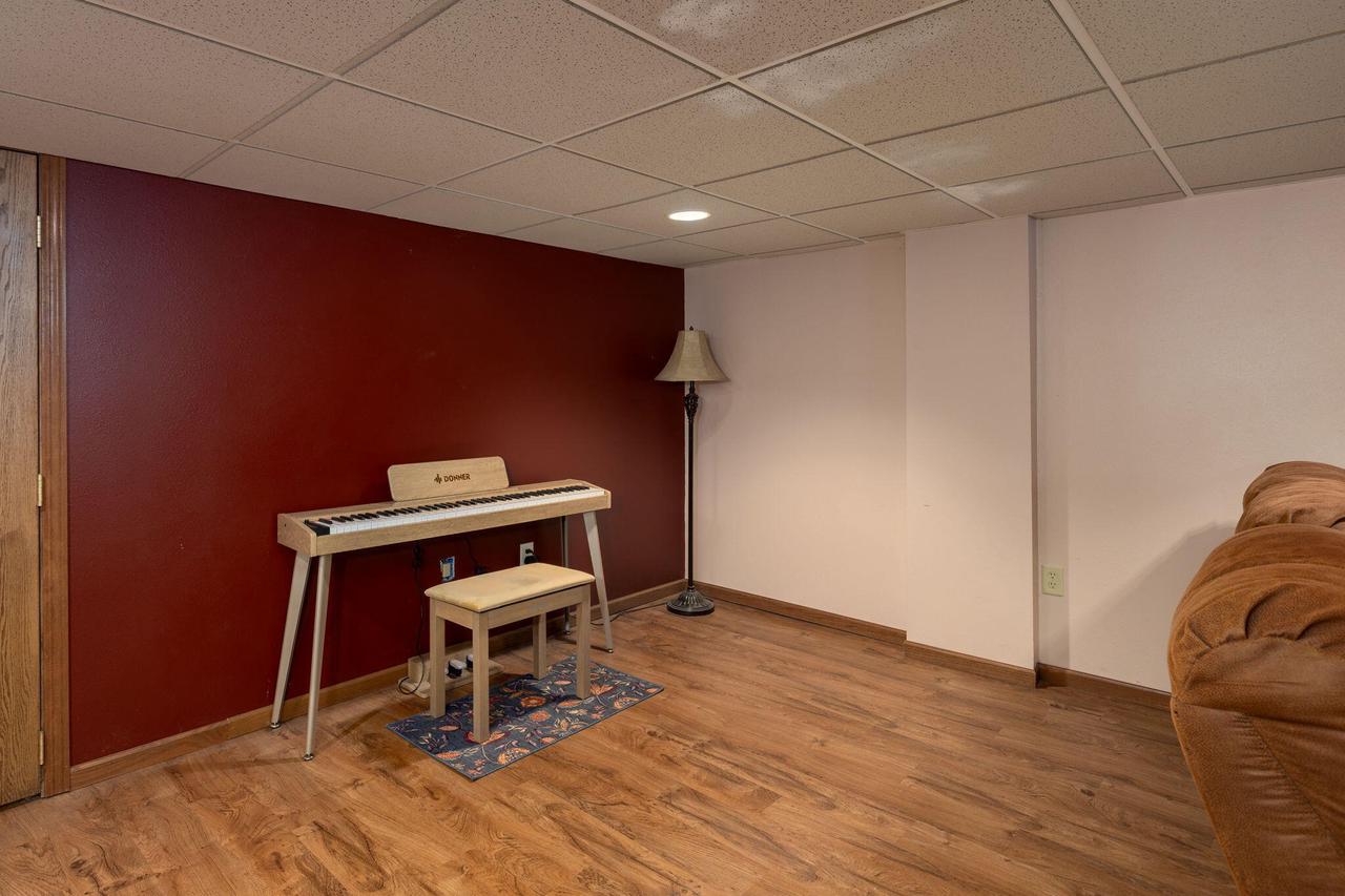 121 4th AVENUE NORTH North