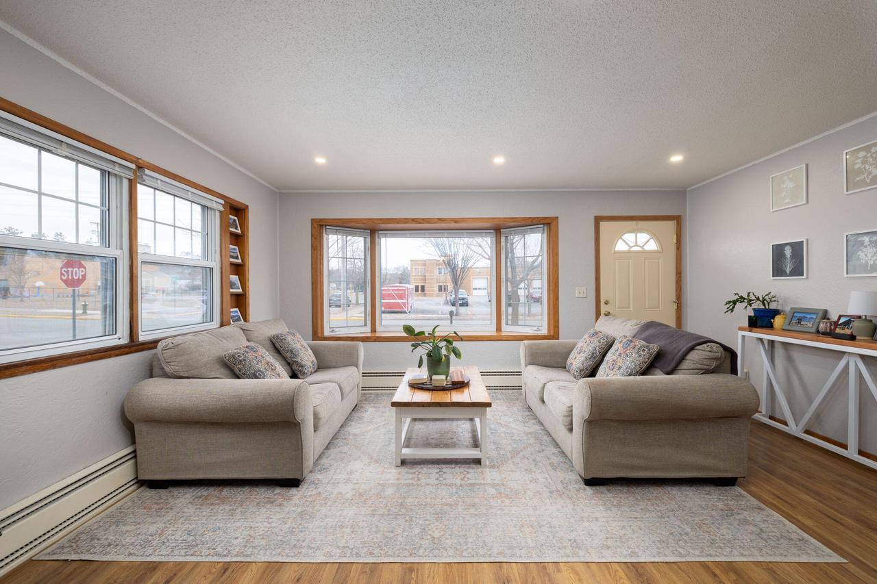 121 4th AVENUE NORTH North