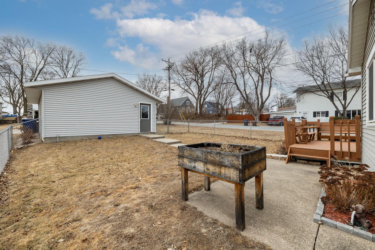 121 4th AVENUE NORTH North