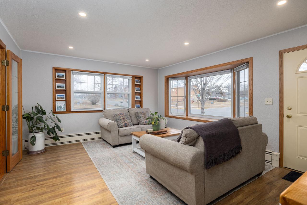 121 4th AVENUE NORTH North