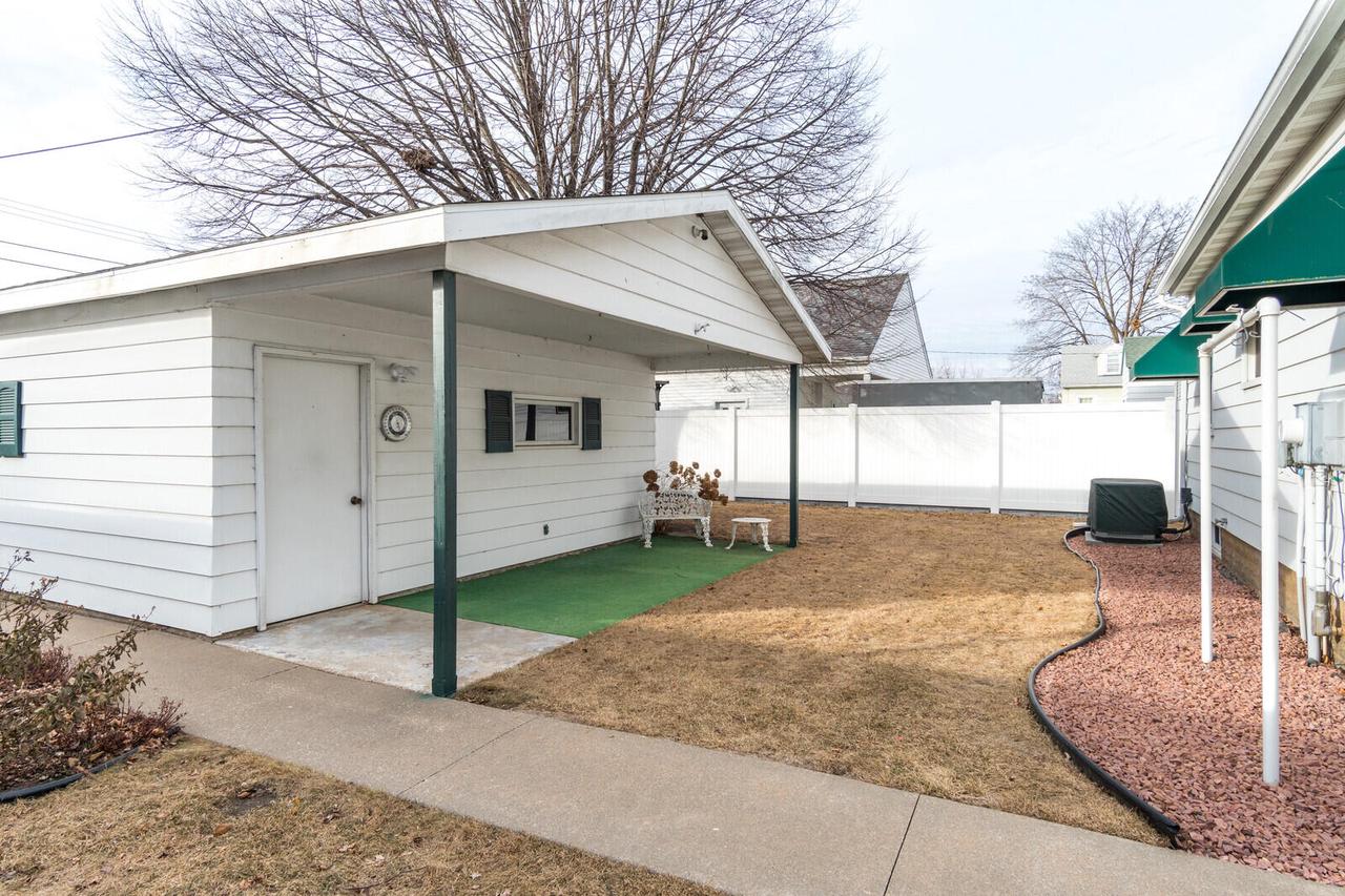 2116 15th PLACE SOUTH South