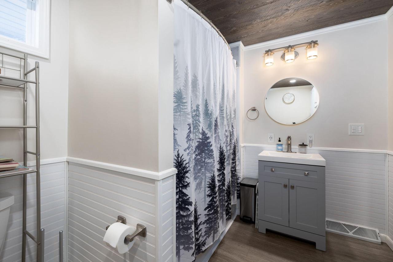 1834 Lakeshore DRIVE