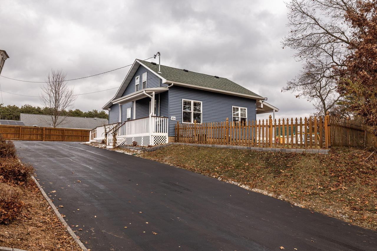 1834 Lakeshore DRIVE