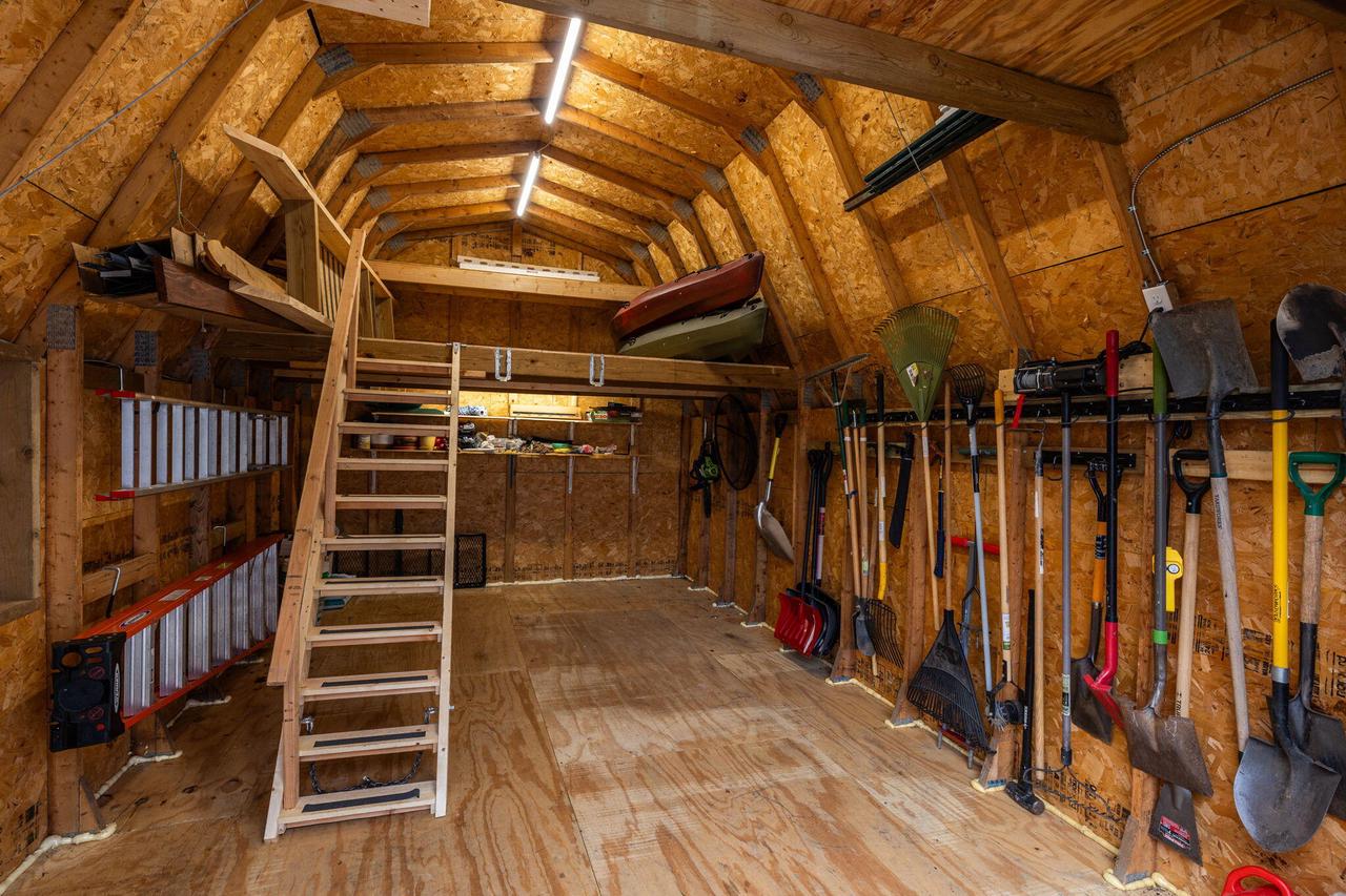 1834 Lakeshore DRIVE