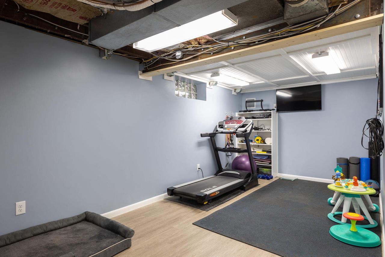 1834 Lakeshore DRIVE