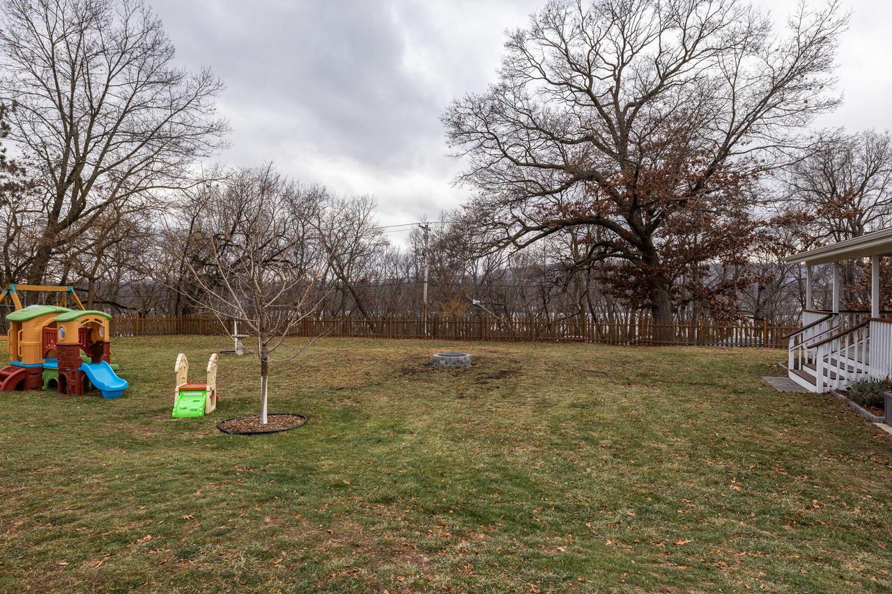 1834 Lakeshore DRIVE