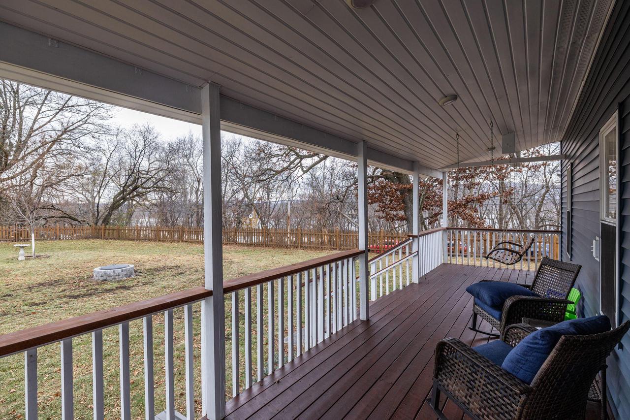 1834 Lakeshore DRIVE