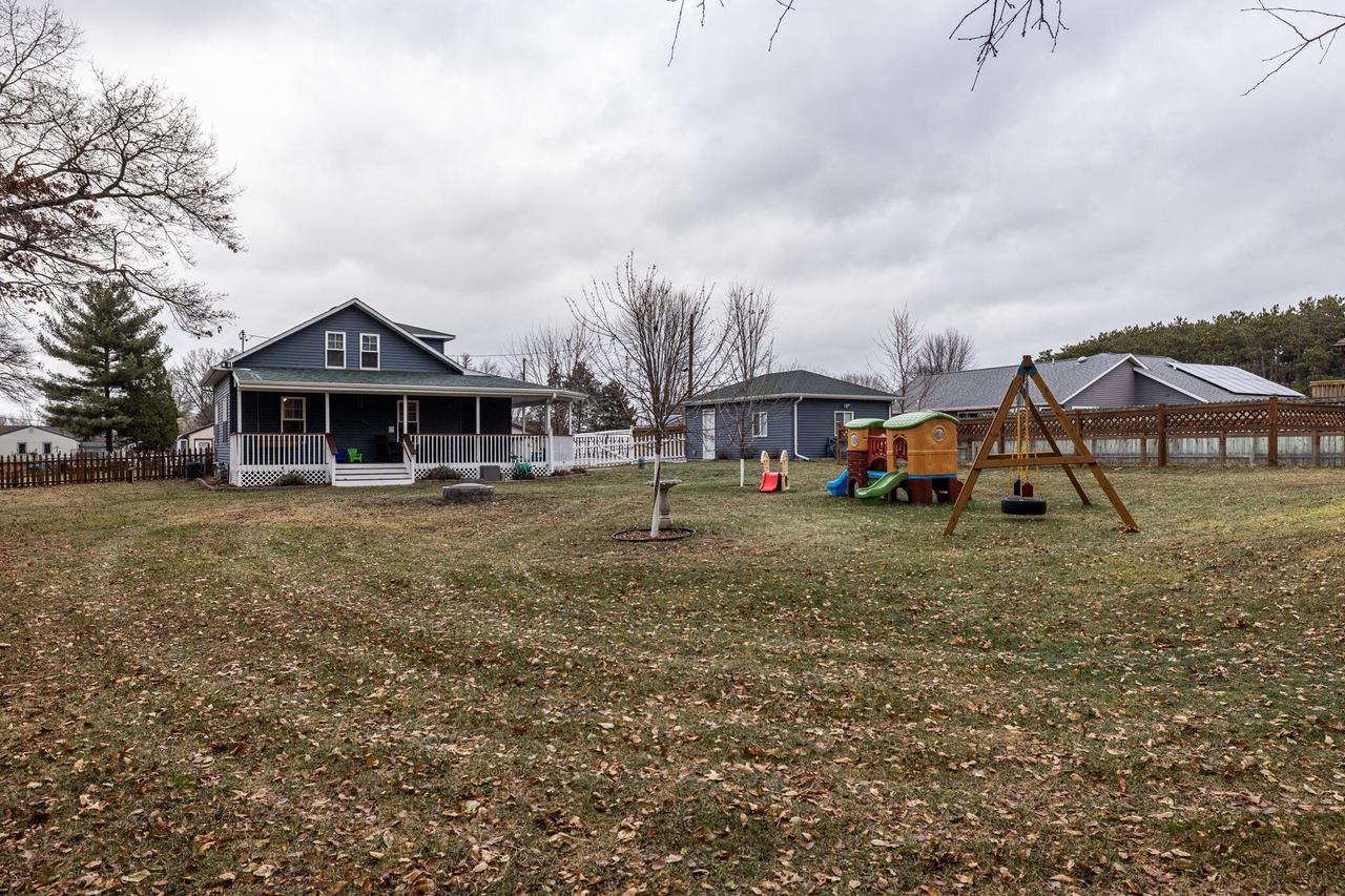 1834 Lakeshore DRIVE