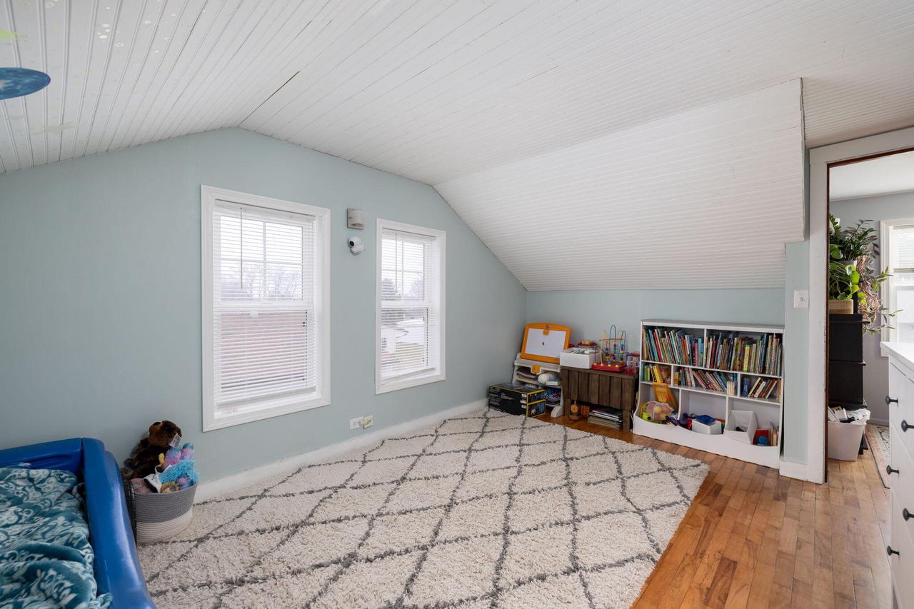 1834 Lakeshore DRIVE